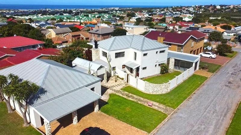 4 Bedroom Property for Sale in Stilbaai Wes Western Cape